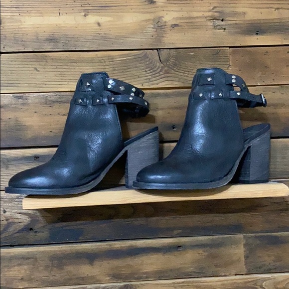 Circle G Shoes - Circle G by Corral black booties